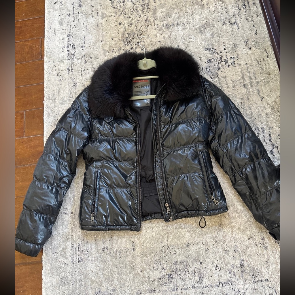 Gorgeous Excellent Authentic Prada Black Puffer Jacket With Fur Collar 42 Small